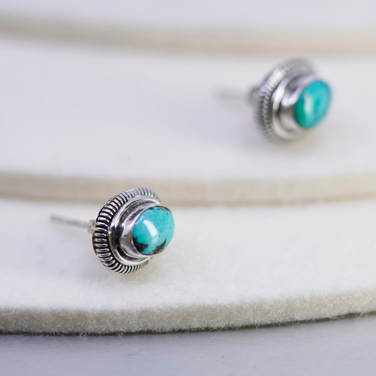 Native American navajo Sterling 925 silver earrings, studs cripple turquoise