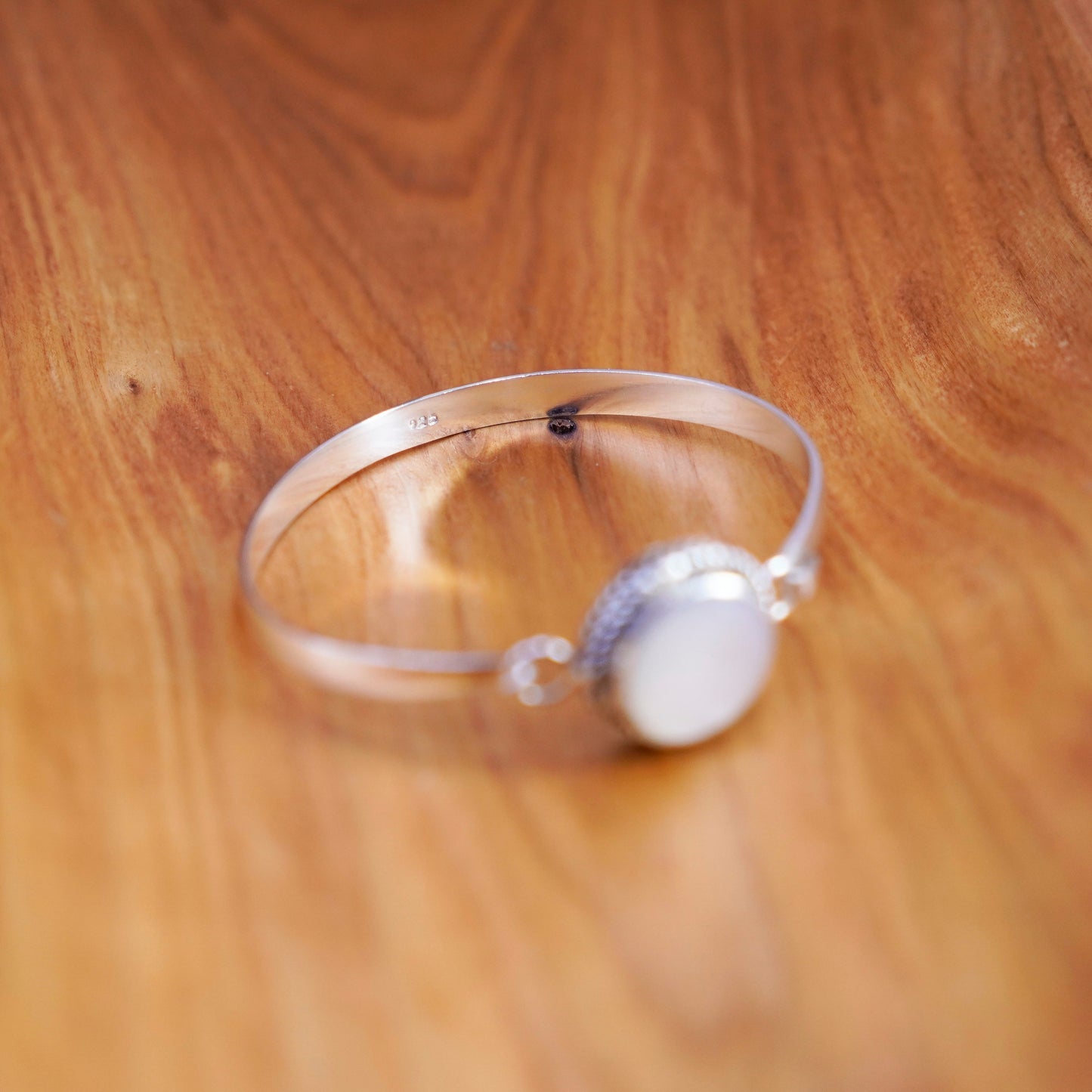 7”, vtg Sterling silver handmade bracelet, 925 hinged bangle mother of pearl