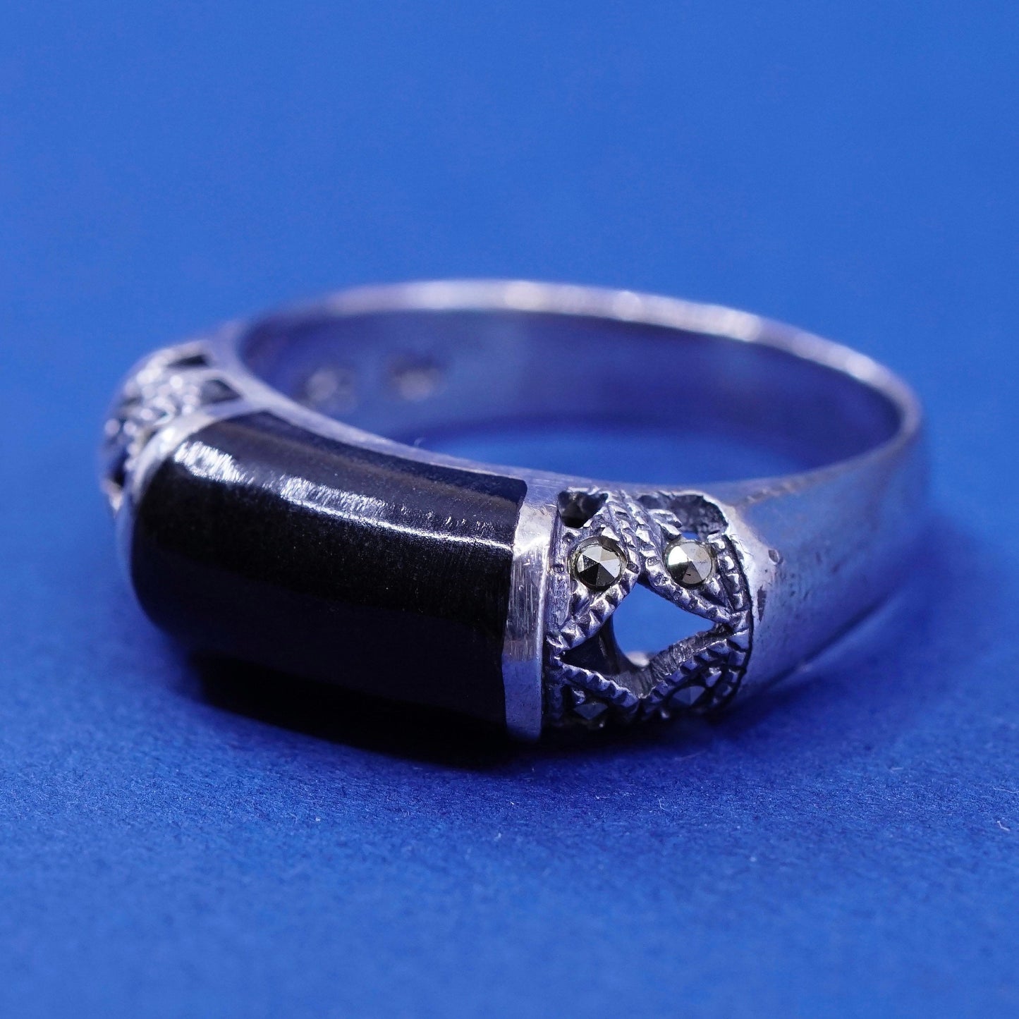 sz 8, vtg Sterling 925 silver handmade ring with black onyx and marcasite