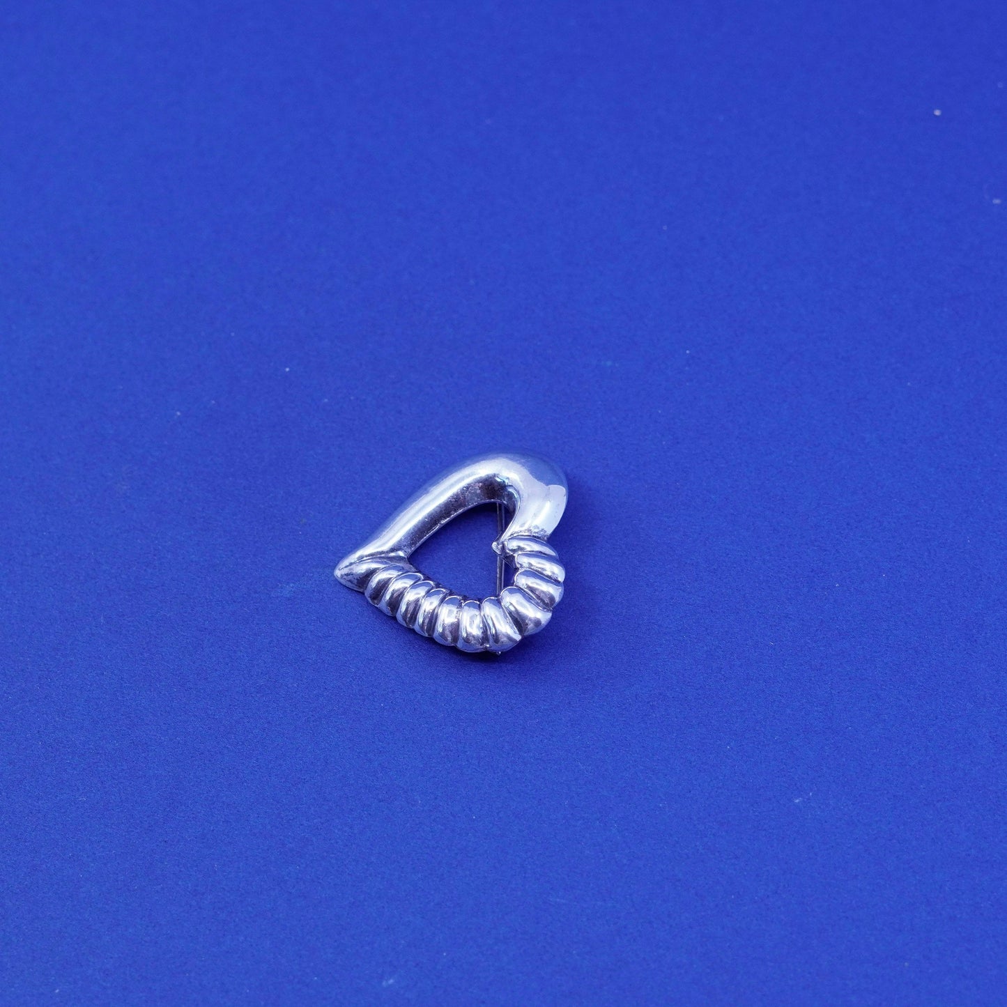 Vintage sterling silver handmade brooch, 925 modernist ribbed heart pin