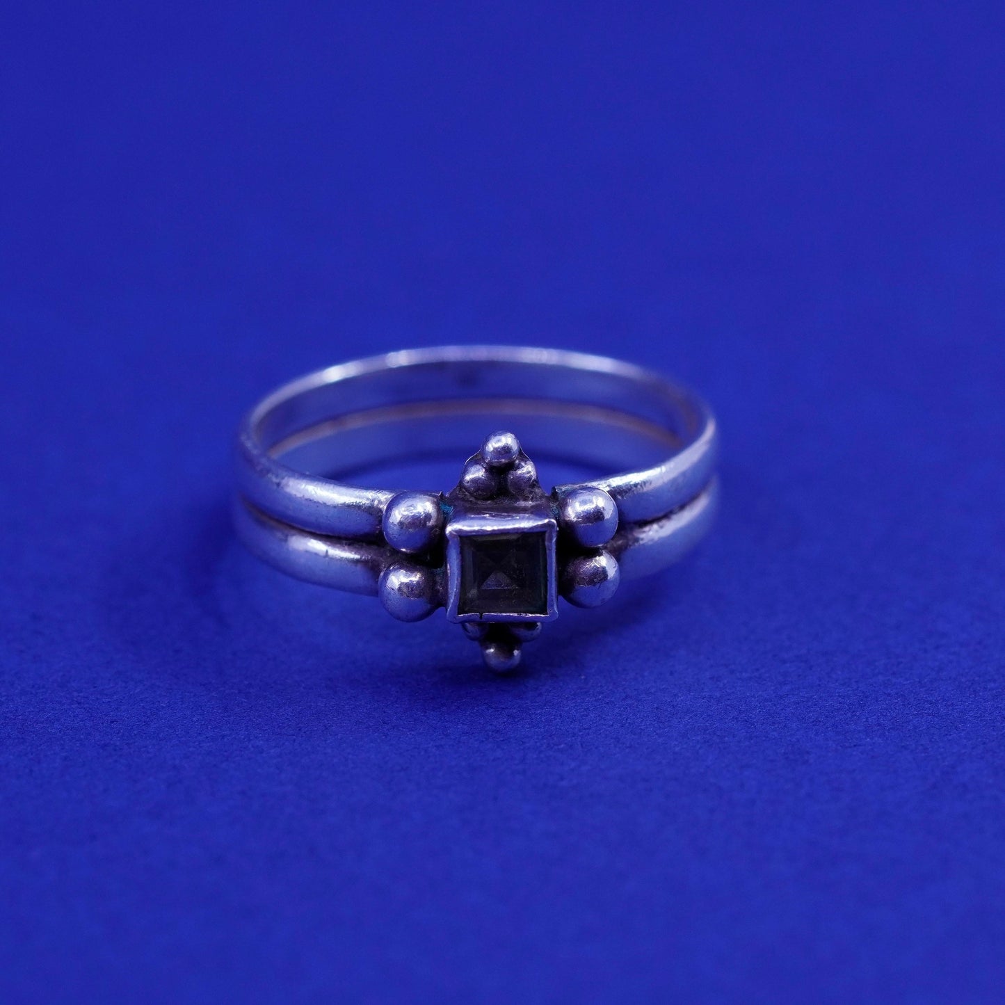 Size 7.75, vtg Sterling silver handmade ring, 925 stackable band with peridot