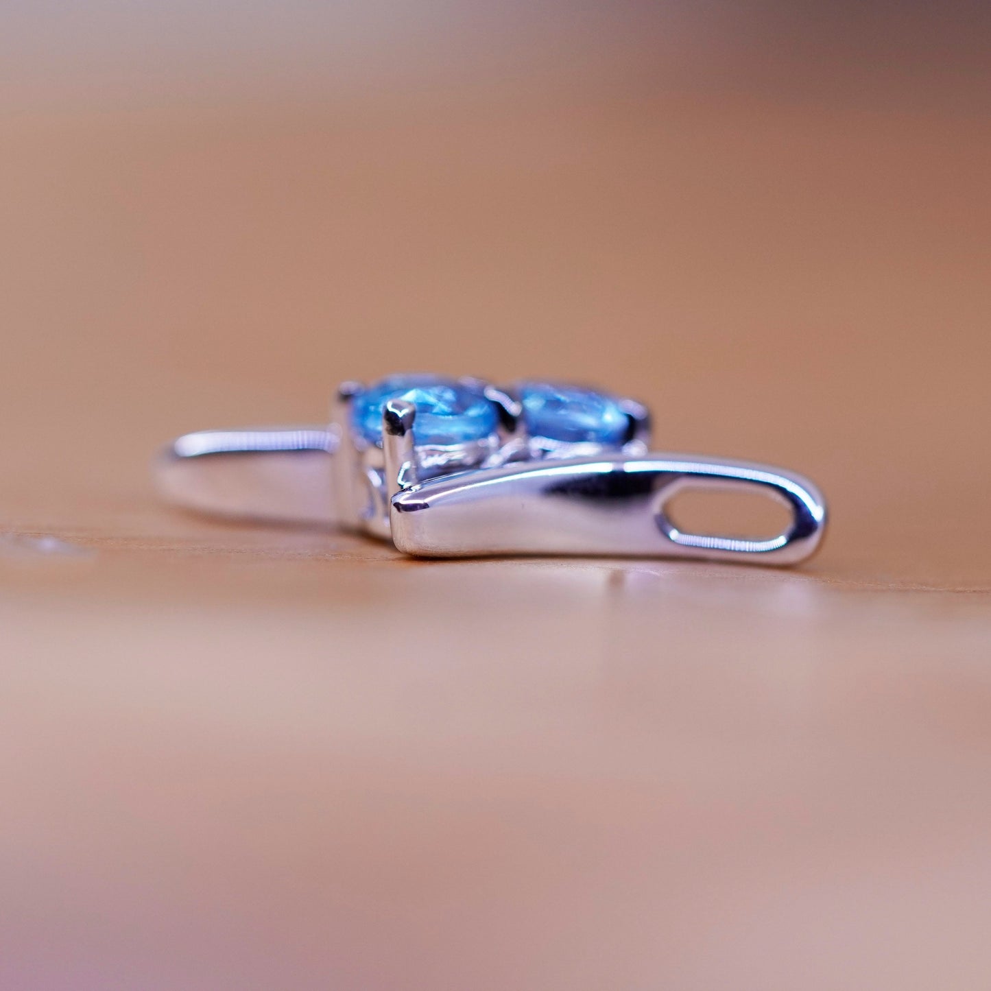 Vintage Sterling 925 silver wavy pendant with blue topaz