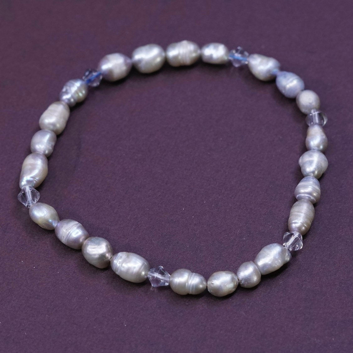 6.5”, vtg handmade bracelet, elastic band w/ freshwater gray pearl
