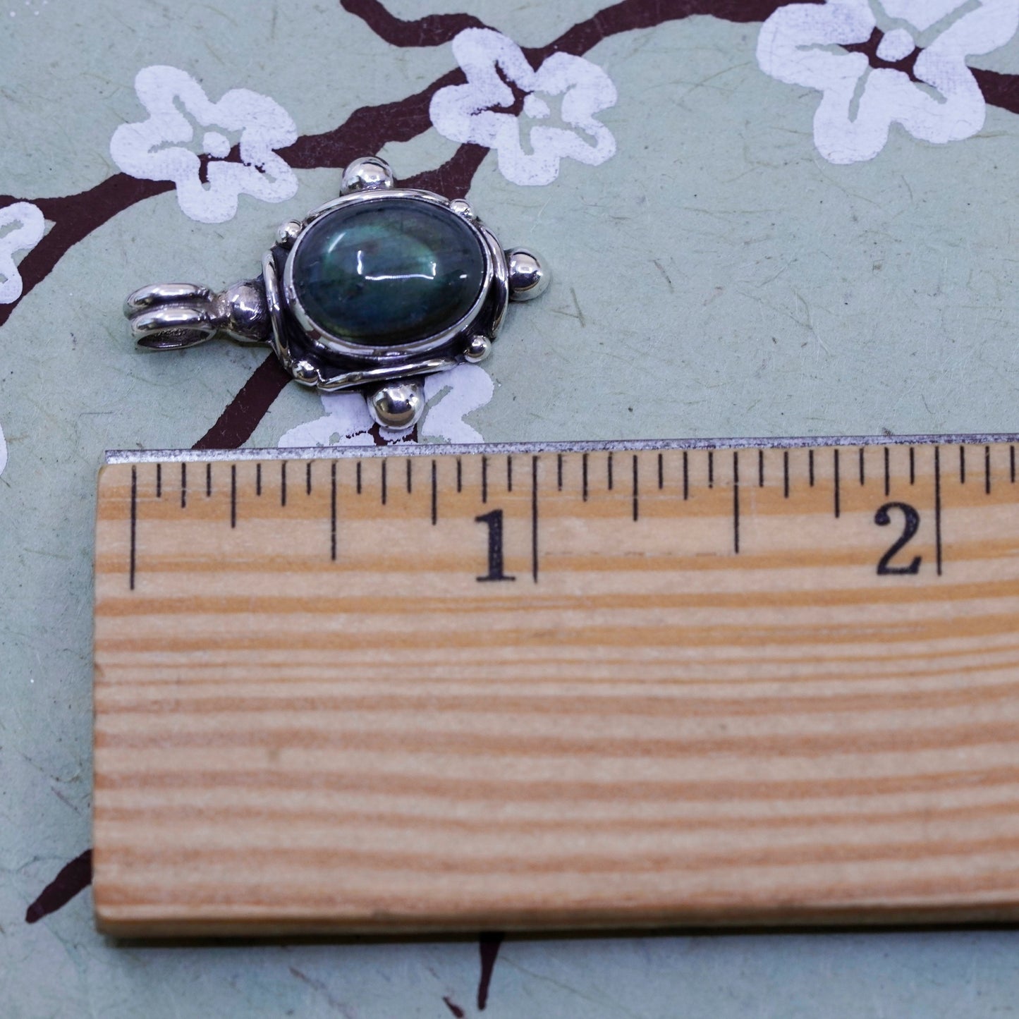 Vintage Nepal Sterling 925 silver handmade pendant with oval labradorite