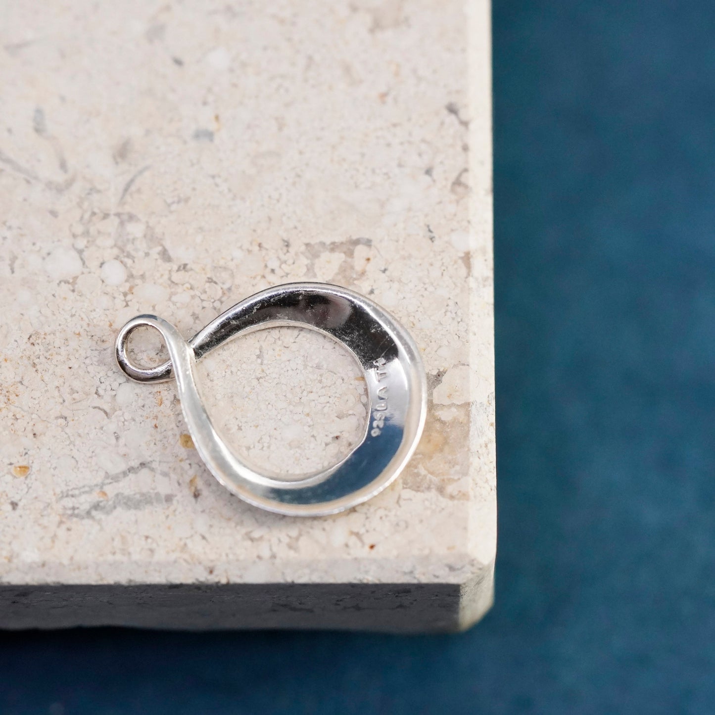 sterling silver handmade pendant, 925 circle charm engraves my sister my friend