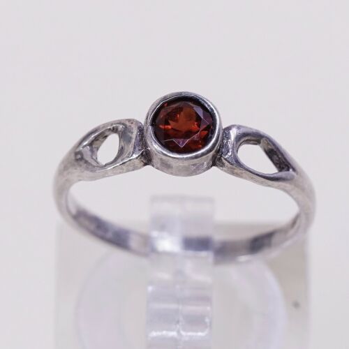 Sz 6.25, Vtg Modern Sterling 925 Silver Ring W/ Oval ruby, stamped 925
