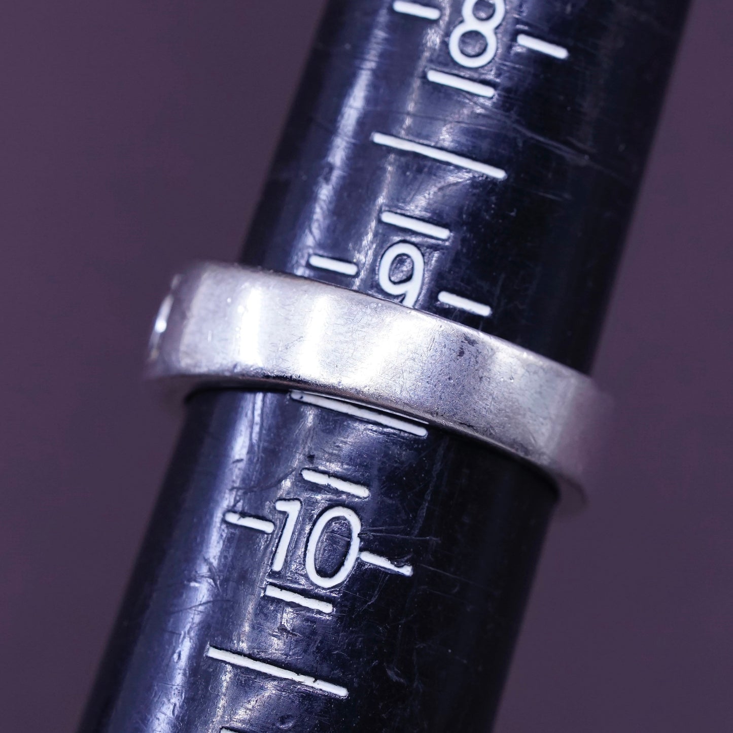Size 9, vtg handmade Sterling 925 silver ring with round cz and swirl embossed