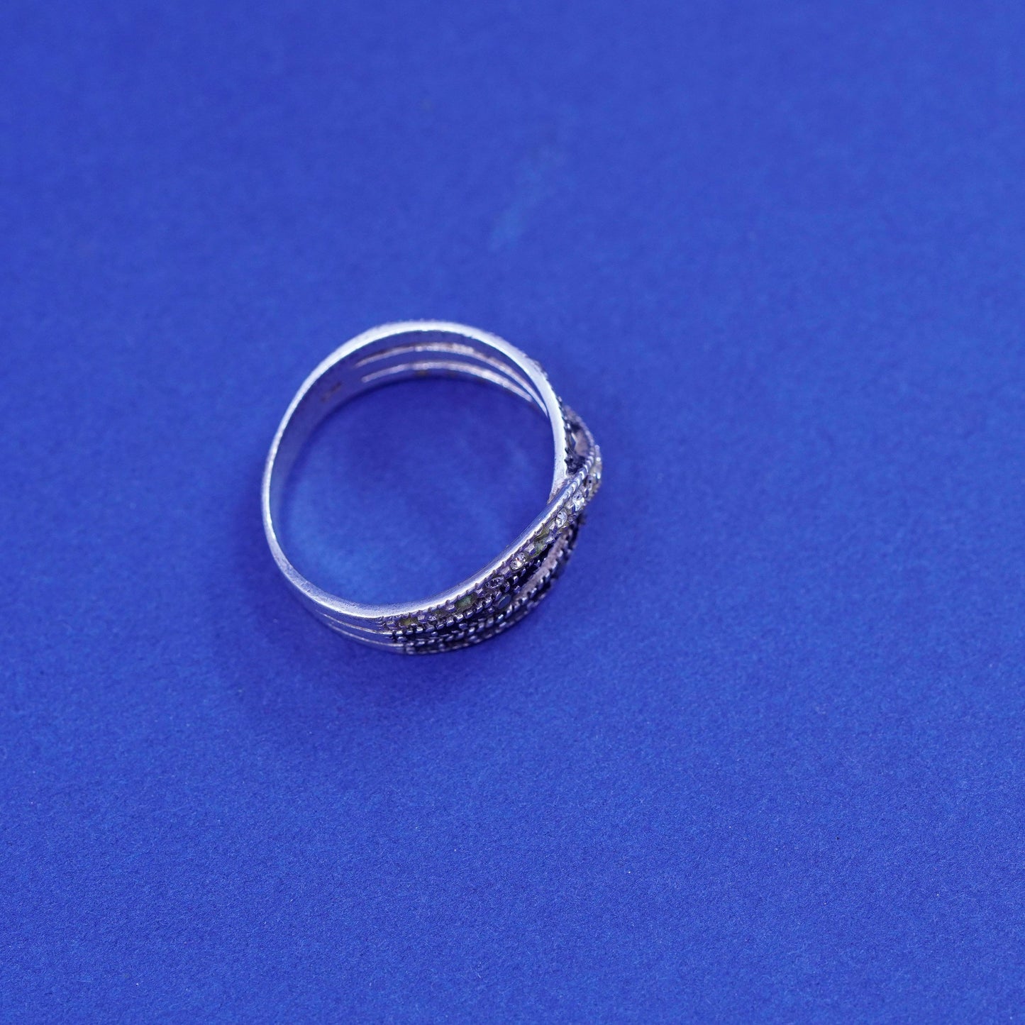 Size 7.25, vintage sterling silver ring with cluster Cz, band