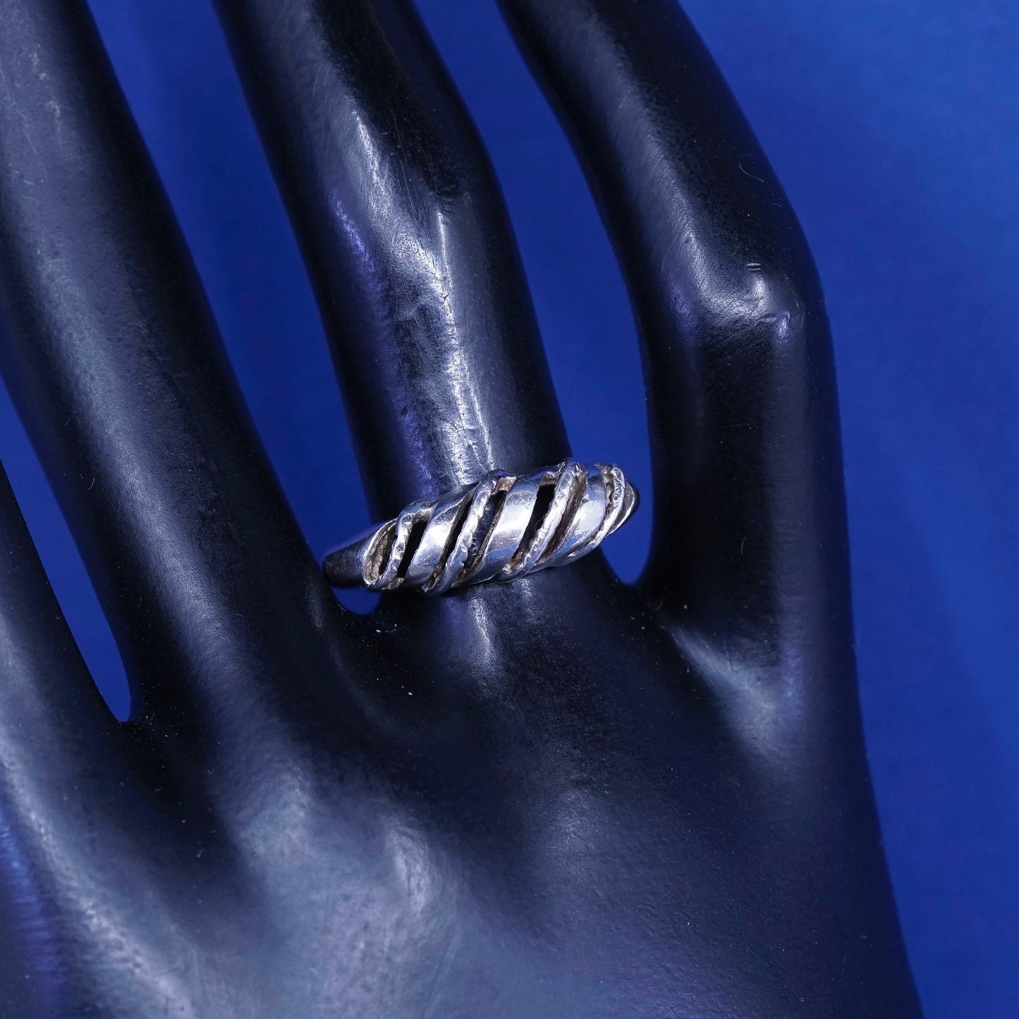 sz 8, vtg Sterling silver handmade ribbed ring, 925 statement band with wave