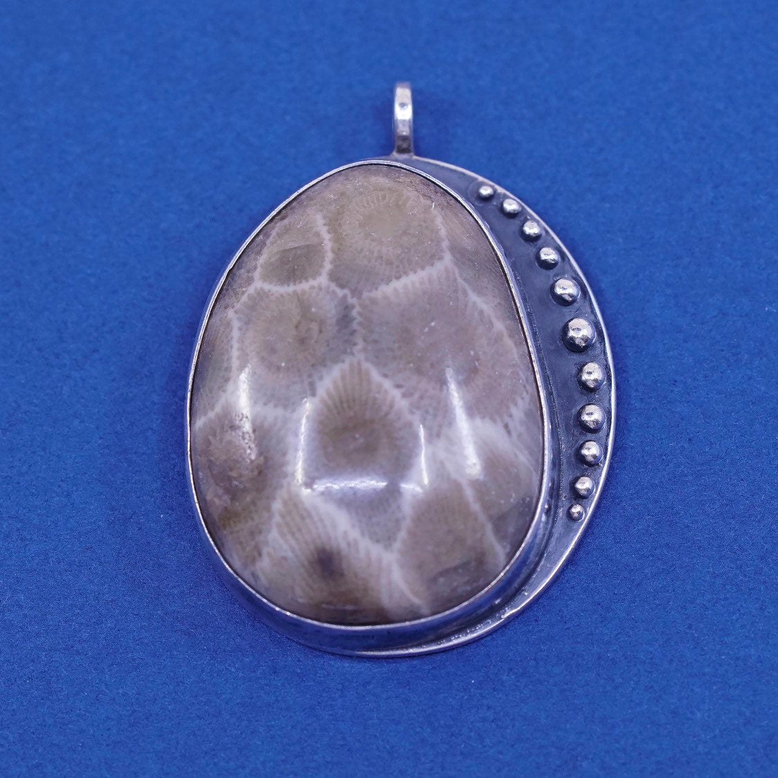 vtg Ben 1970s Sterling silver handmade pendant, 925 w/ fossil shell