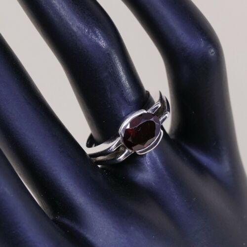 Sz 7, Vtg Modern Sterling 925 Silver Ring W/ Oval ruby, stamped 925