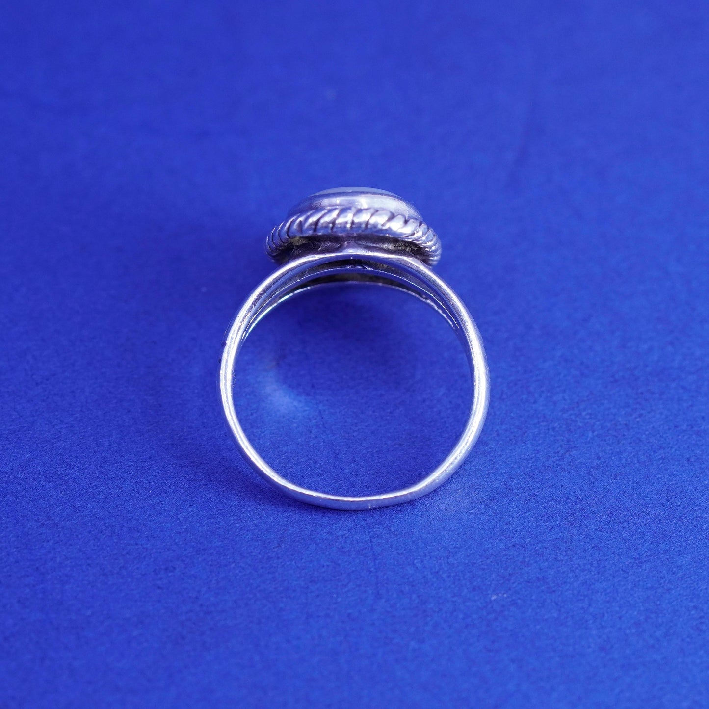 Size 8.5, vintage sterling 925 silver handmade ring with mother of pearl cable