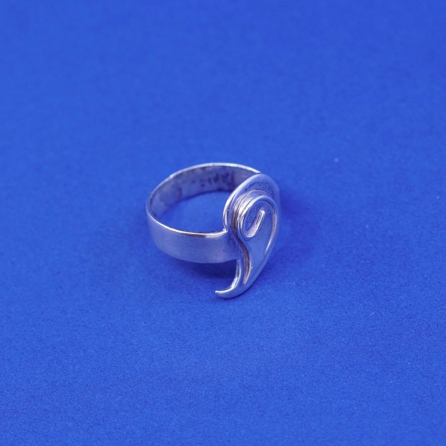 Size 7.25, vintage Sterling silver handmade ring, 925 swirly comma band