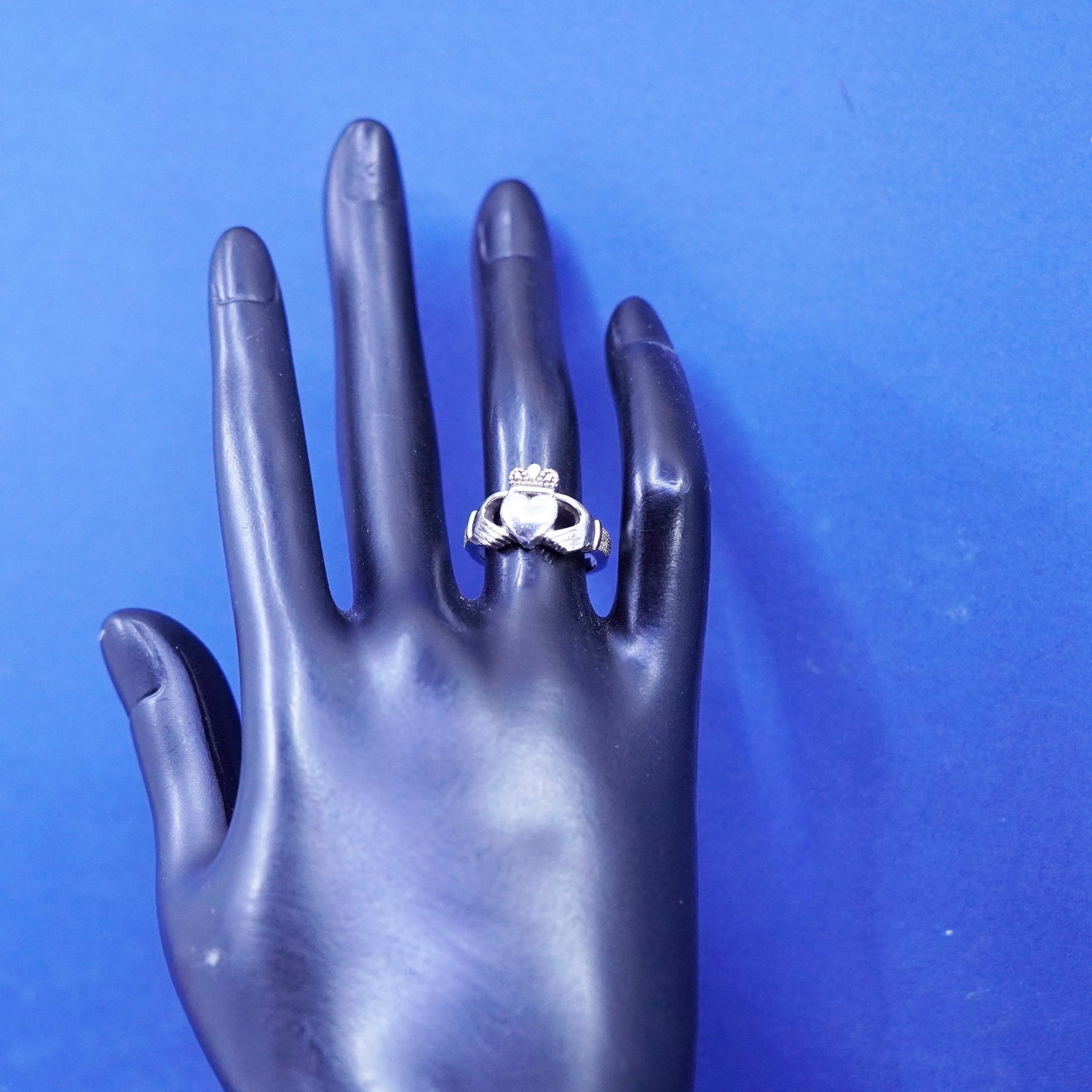 Size 5.5, Vintage sterling silver claddagh ring, holding heart 925 band