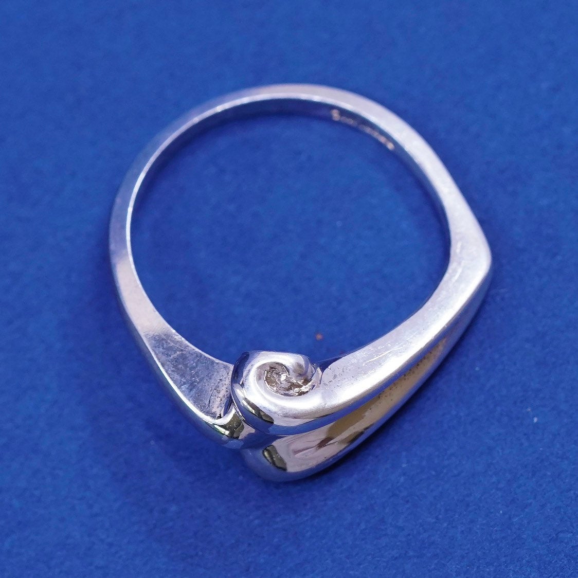 sz 7.5, vtg Sterling silver handmade ring, 925 wide swirly band