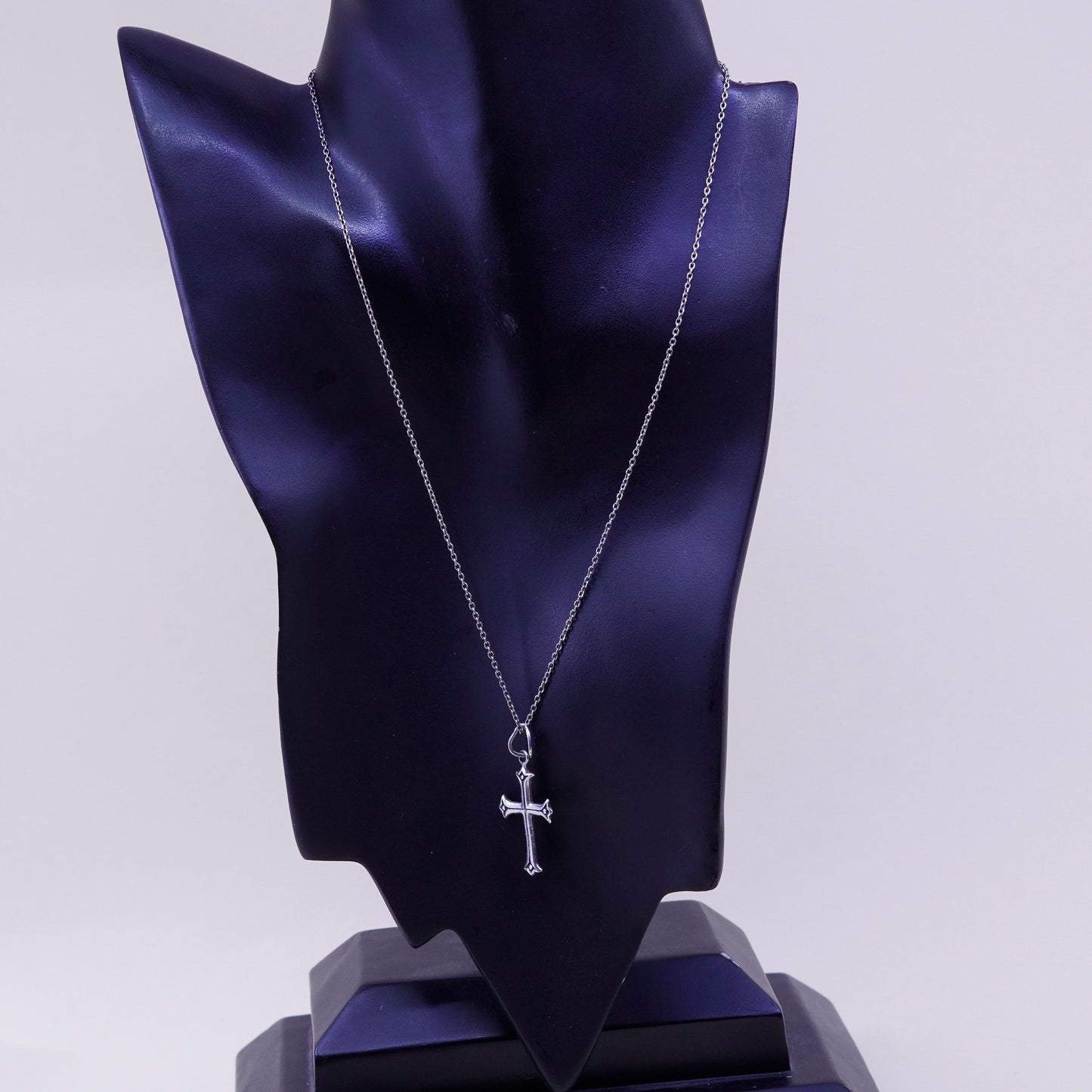 18”, Vintage sterling silver flatten circle link chain cross pendant, necklace