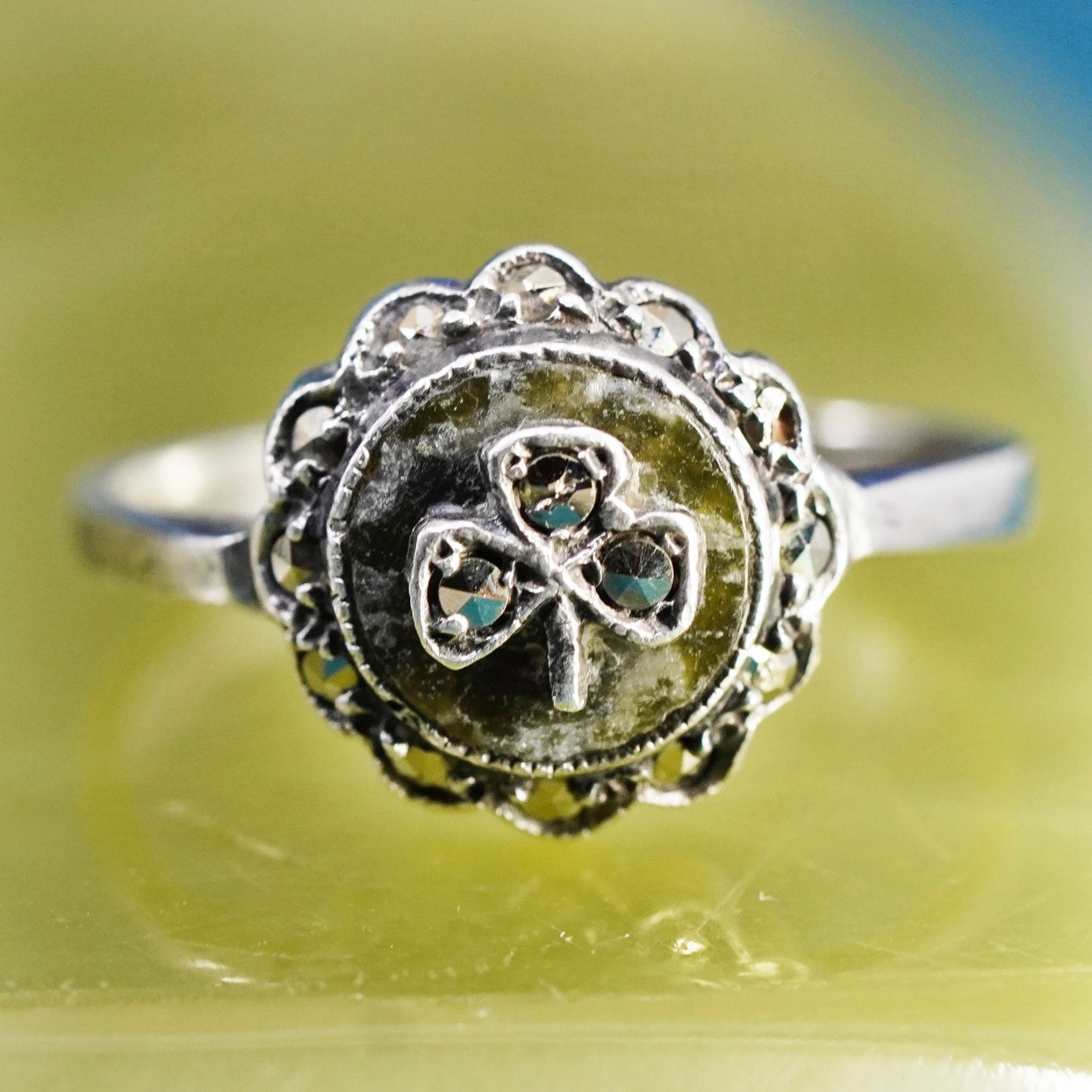 Size 8.25, VTG Sterling 925 silver clover ring with connemara marble marcasite