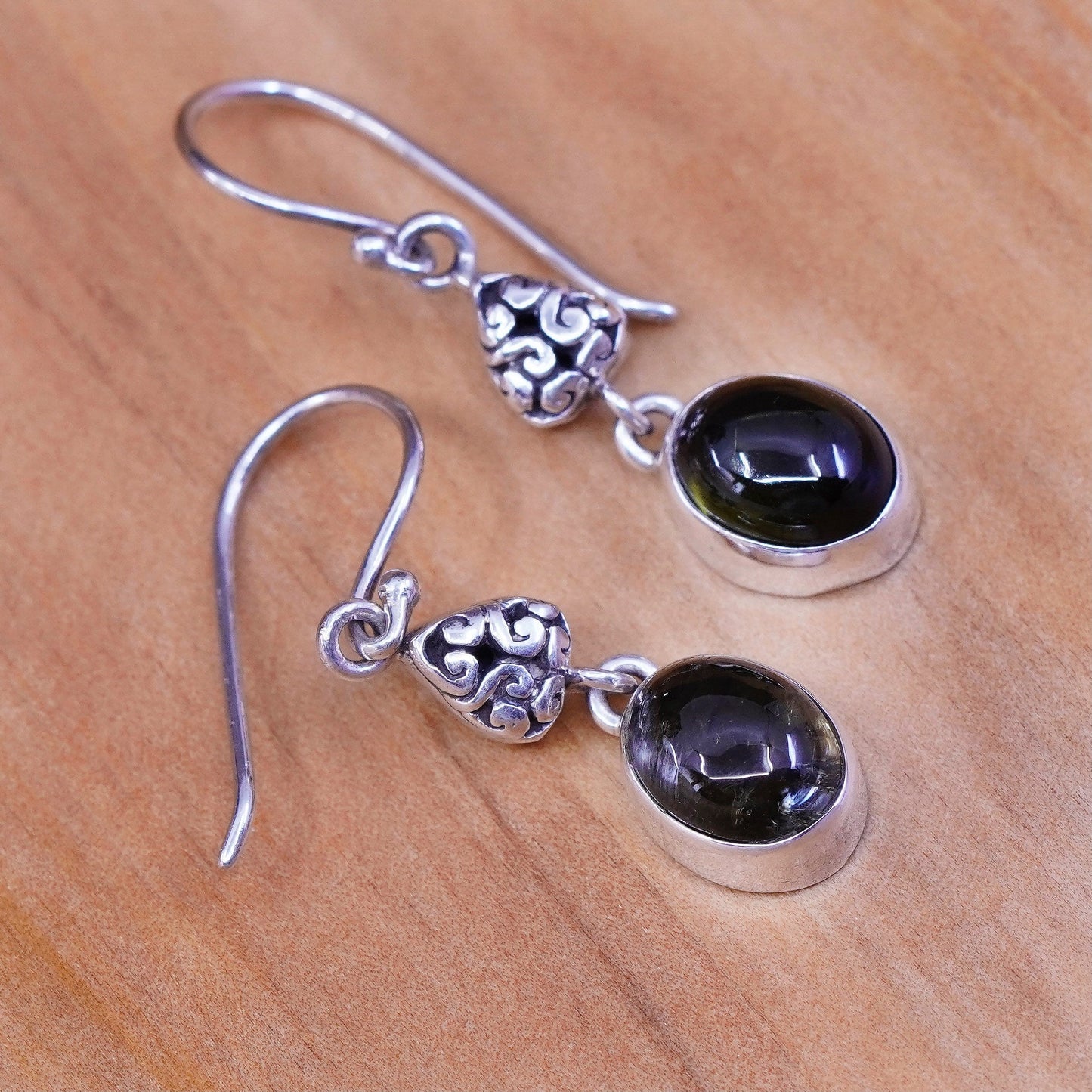 Vintage Sterling 925 silver handmade earrings with oval garnet, dangle