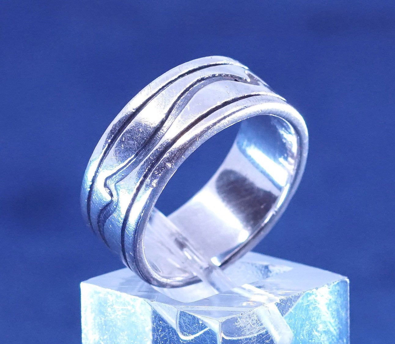 sz 8, vtg Sterling silver handmade ring, hopi 925 band w/ wavy pattern engraved