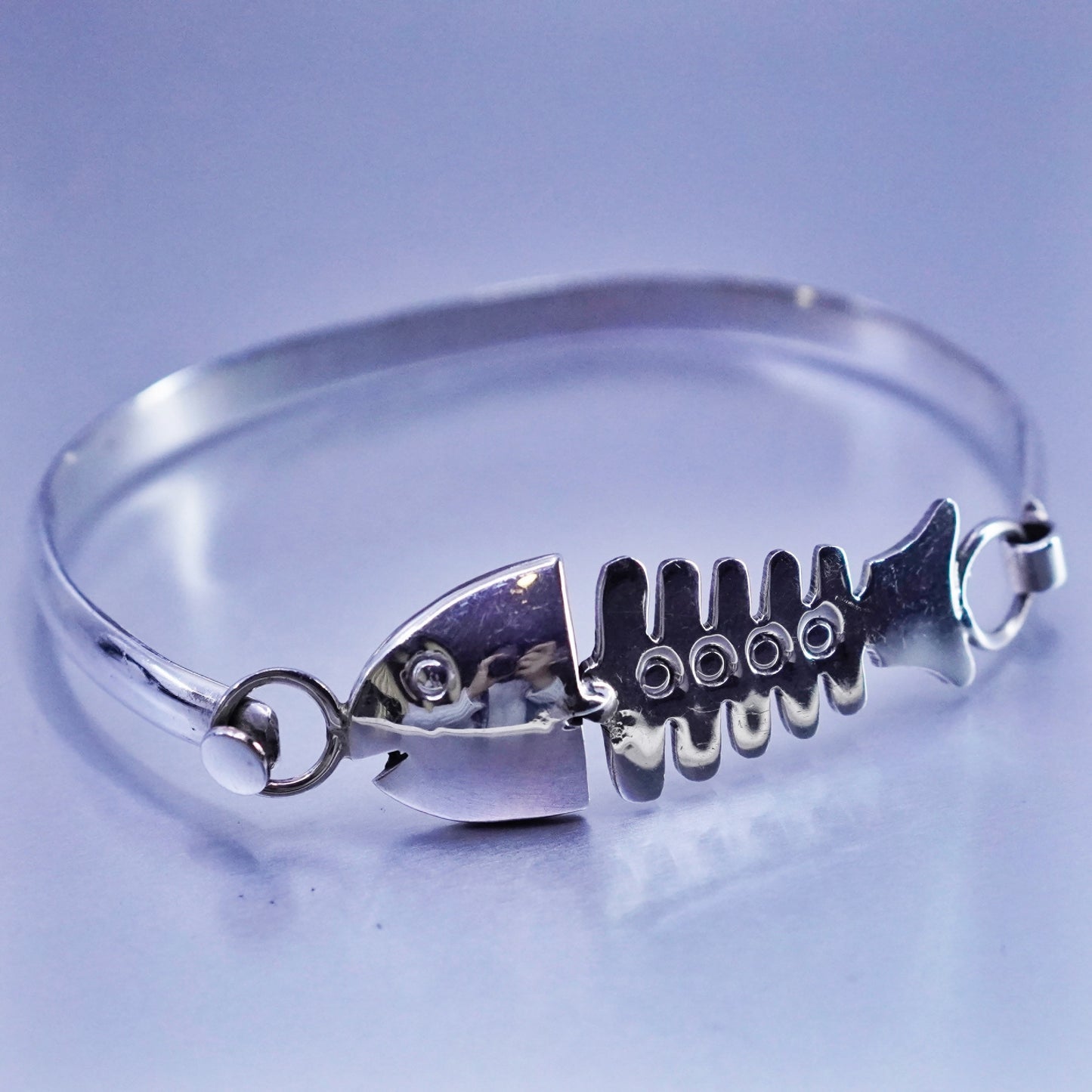 7.75”, vtg Sterling 925 silver handmade bracelet, hinged bangle w/ fish bone