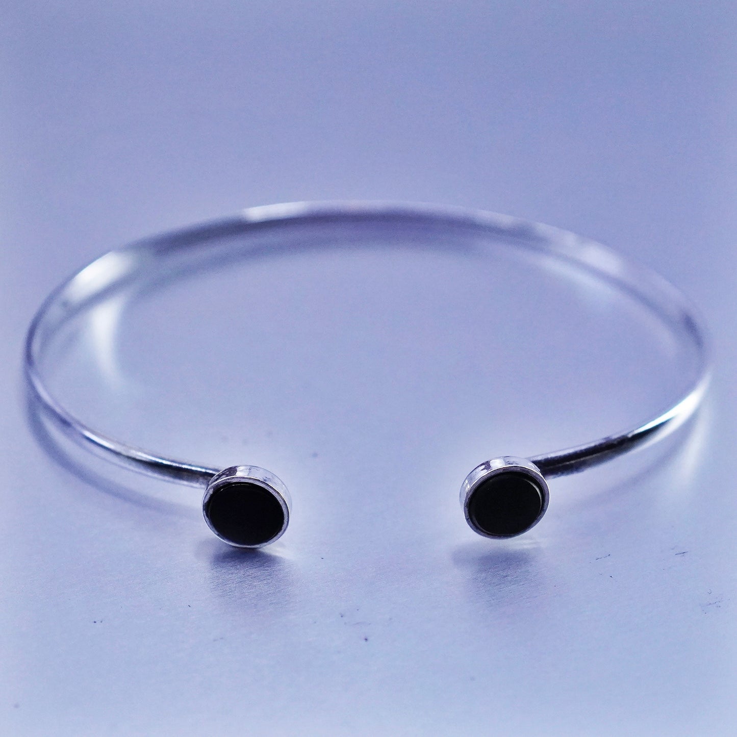 7.5”, Vintage Mexico Sterling 925 silver handmade bracelet, hinged cuff w/ onyx