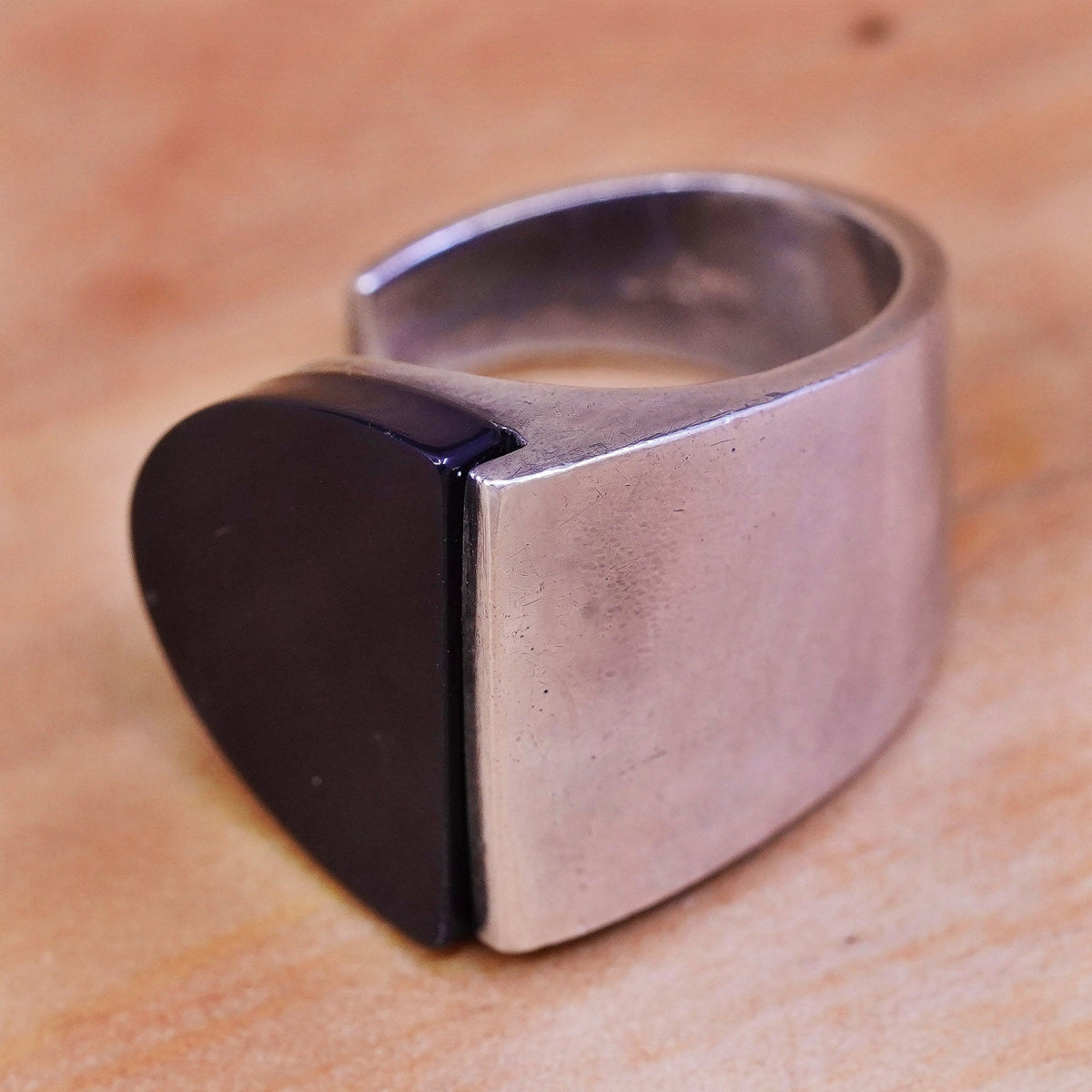 Size 7.75, vintage Sterling silver handmade ring, modern 925 open band w/ onyx