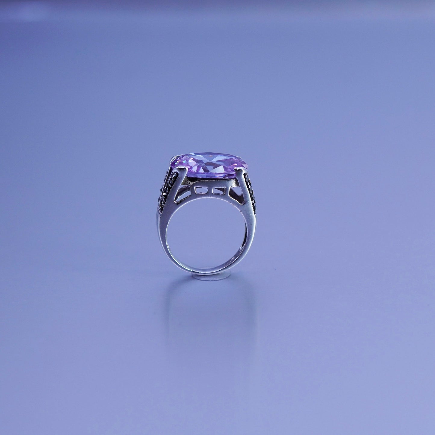 Size 6.25, Sterling 925 silver handmade ring with mega shiny amethyst marcasite