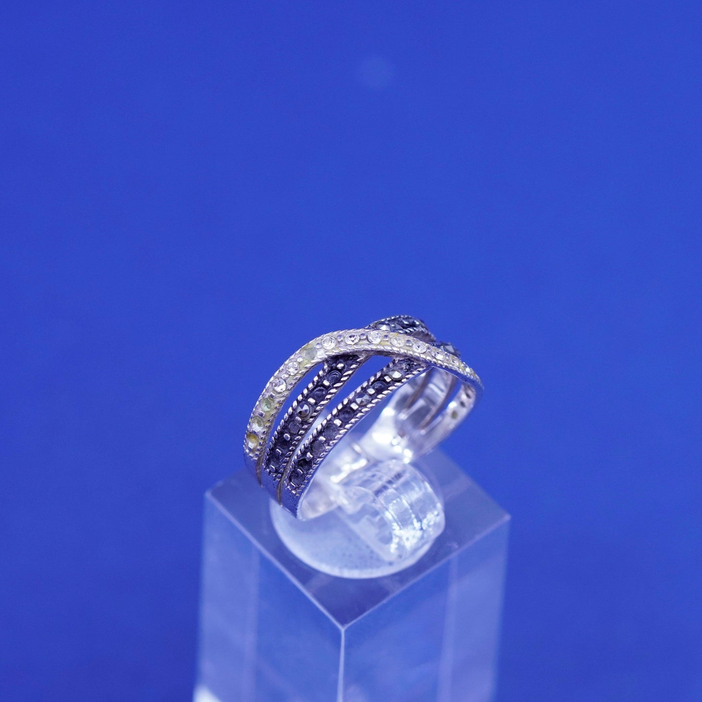 Size 7.25, vintage sterling silver ring with cluster Cz, band