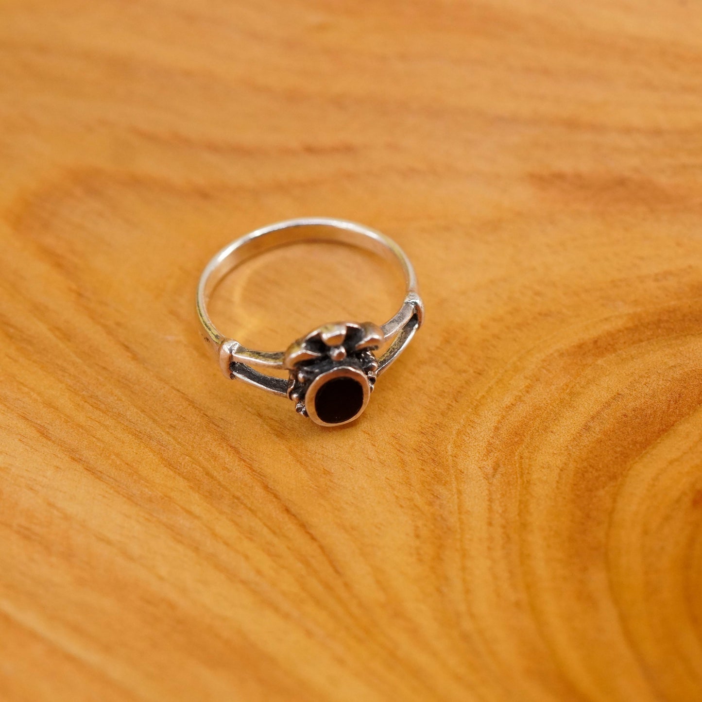 Size 6.5, vintage Sterling 925 silver handmade ring with oval onyx