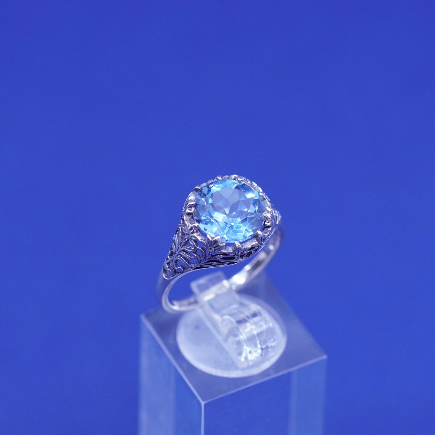 Size 8, Sterling 925 silver handmade ring with topaz- an dandelion flower base