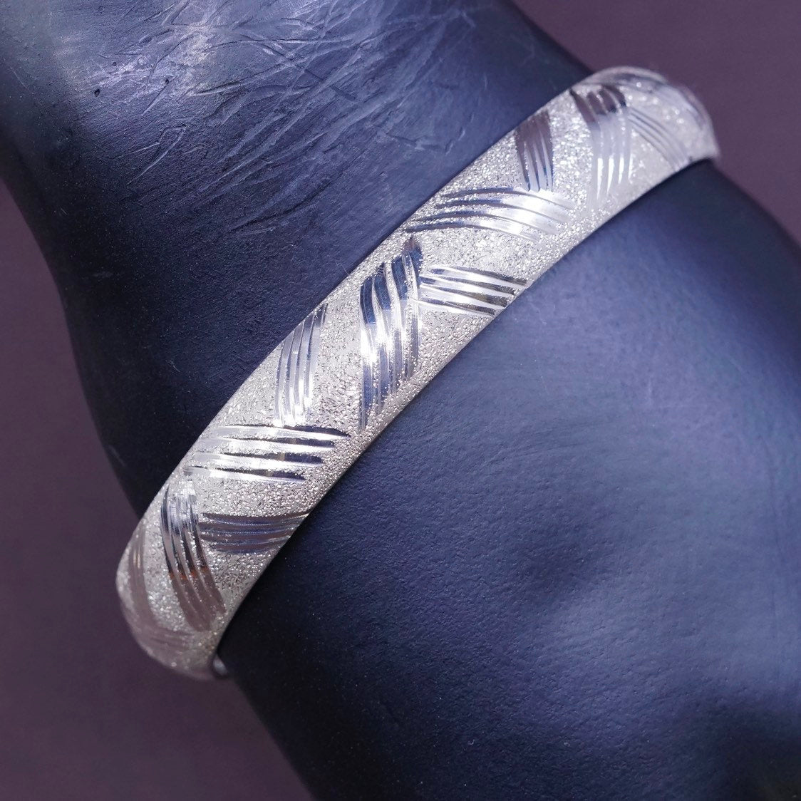 7.75", vtg Sterling silver handmade bracelet, hinged bangle w/ Matt surface