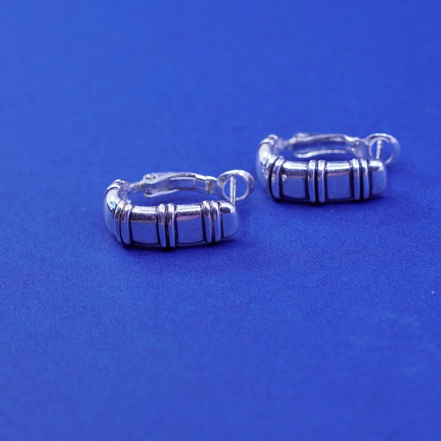 0.75”, vtg Sterling silver handmade earrings, modern 925 ribbed hoops Huggie