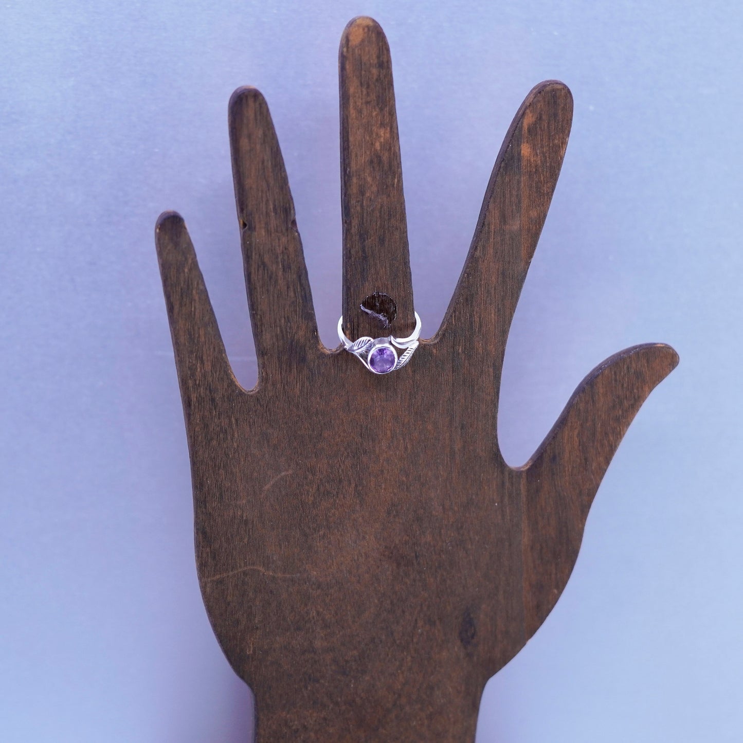 Size 7, vintage Sterling 925 silver handmade ring with amethyst and leaves