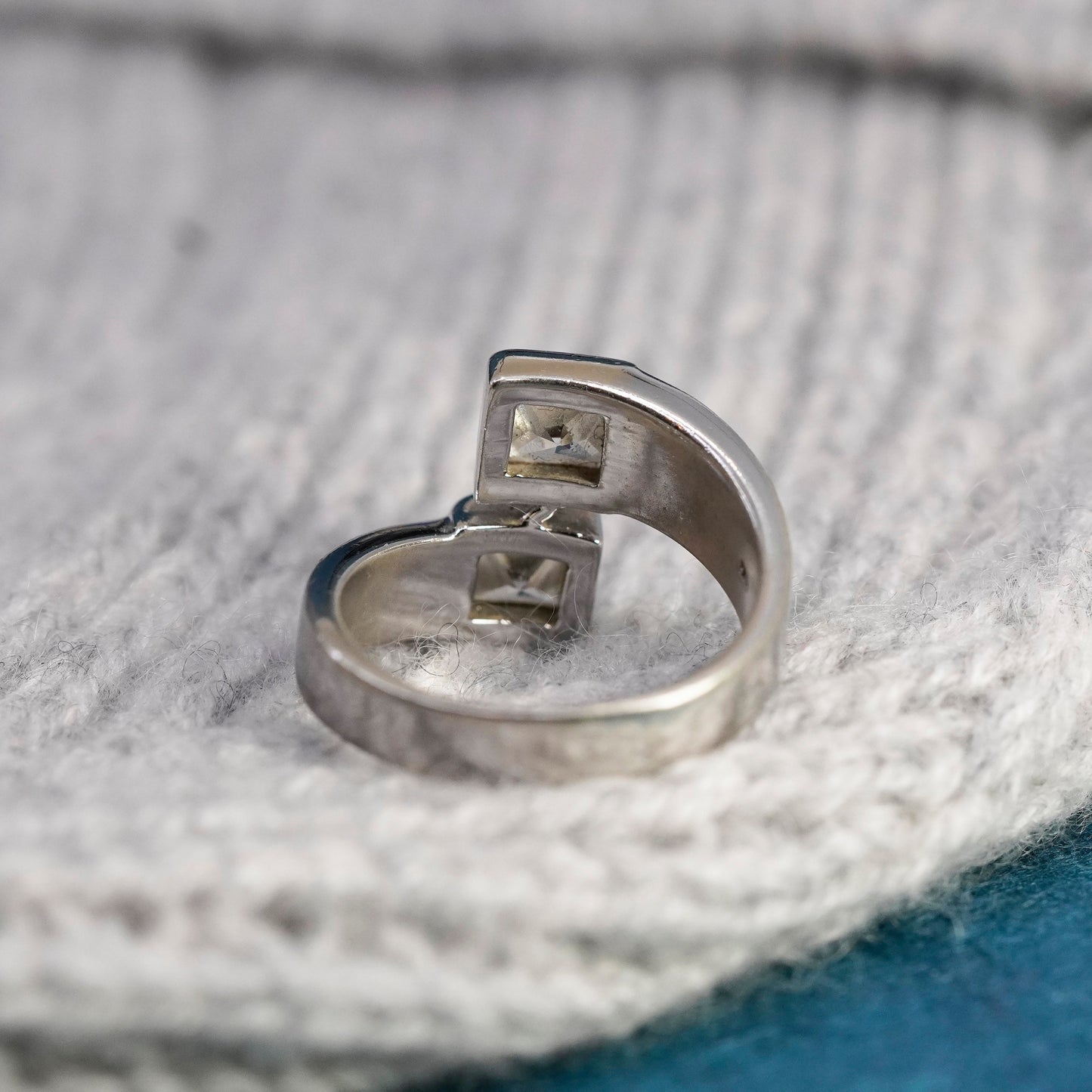 Size 7.25, vintage Sterling 925 silver band ring with square cz details