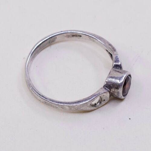 Sz 6.25, Vtg Modern Sterling 925 Silver Ring W/ Oval ruby, stamped 925