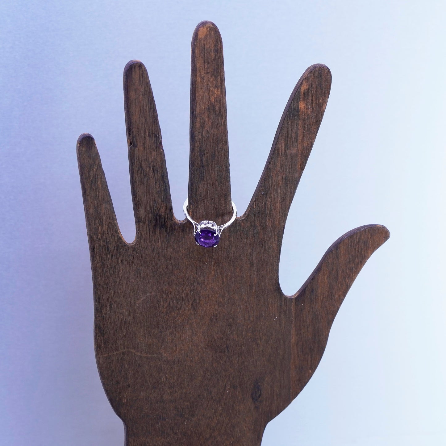 Size 8, vintage Sterling 925 silver handmade band ring with amethyst