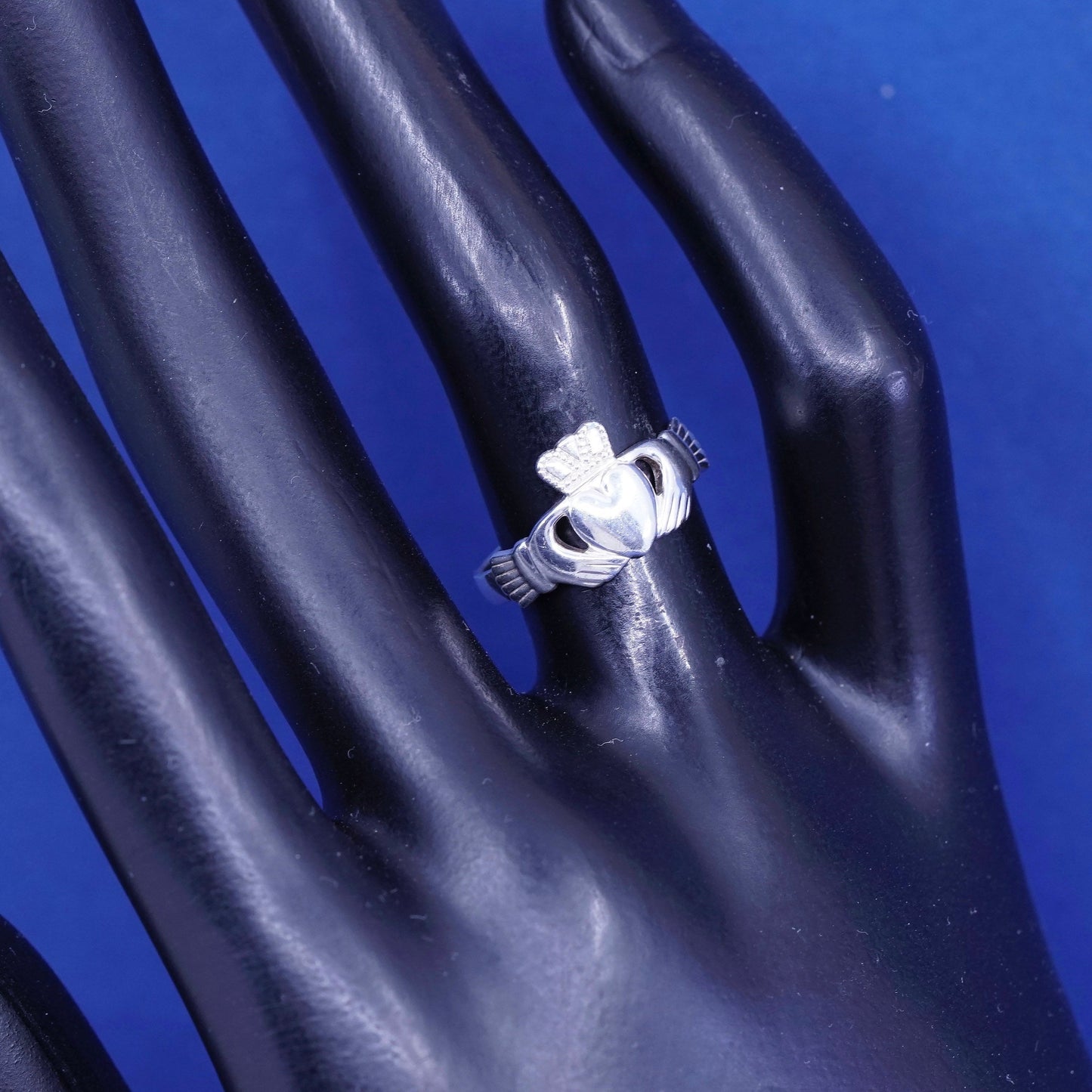 sz 5.75, vtg Solvar sterling silver claddagh ring, holding heart 925 band