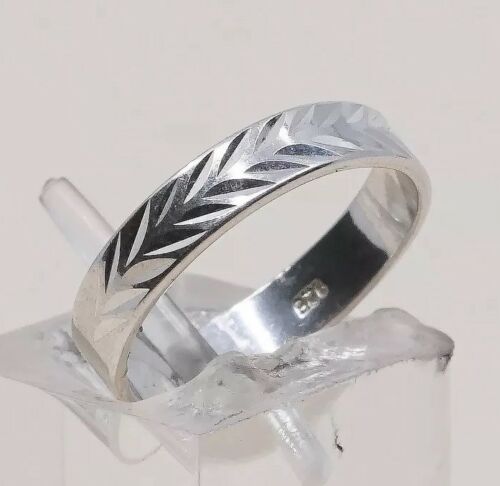 Size 6.25, Vtg Sterling Silver handmade open end Ring. 925 Band W/ Diamond Cut