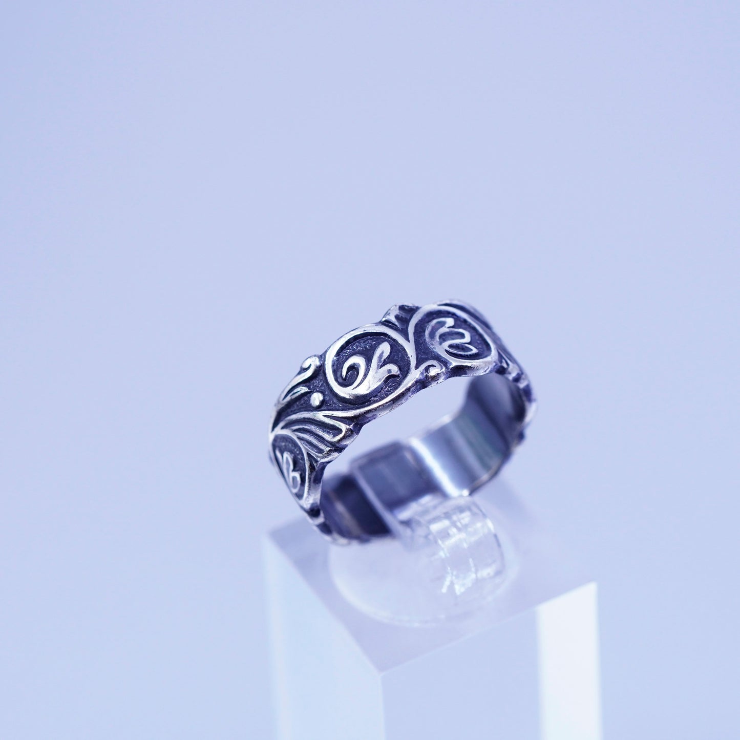 Size 8, vintage Native American Sterling 925 silver handmade ring, swirly band
