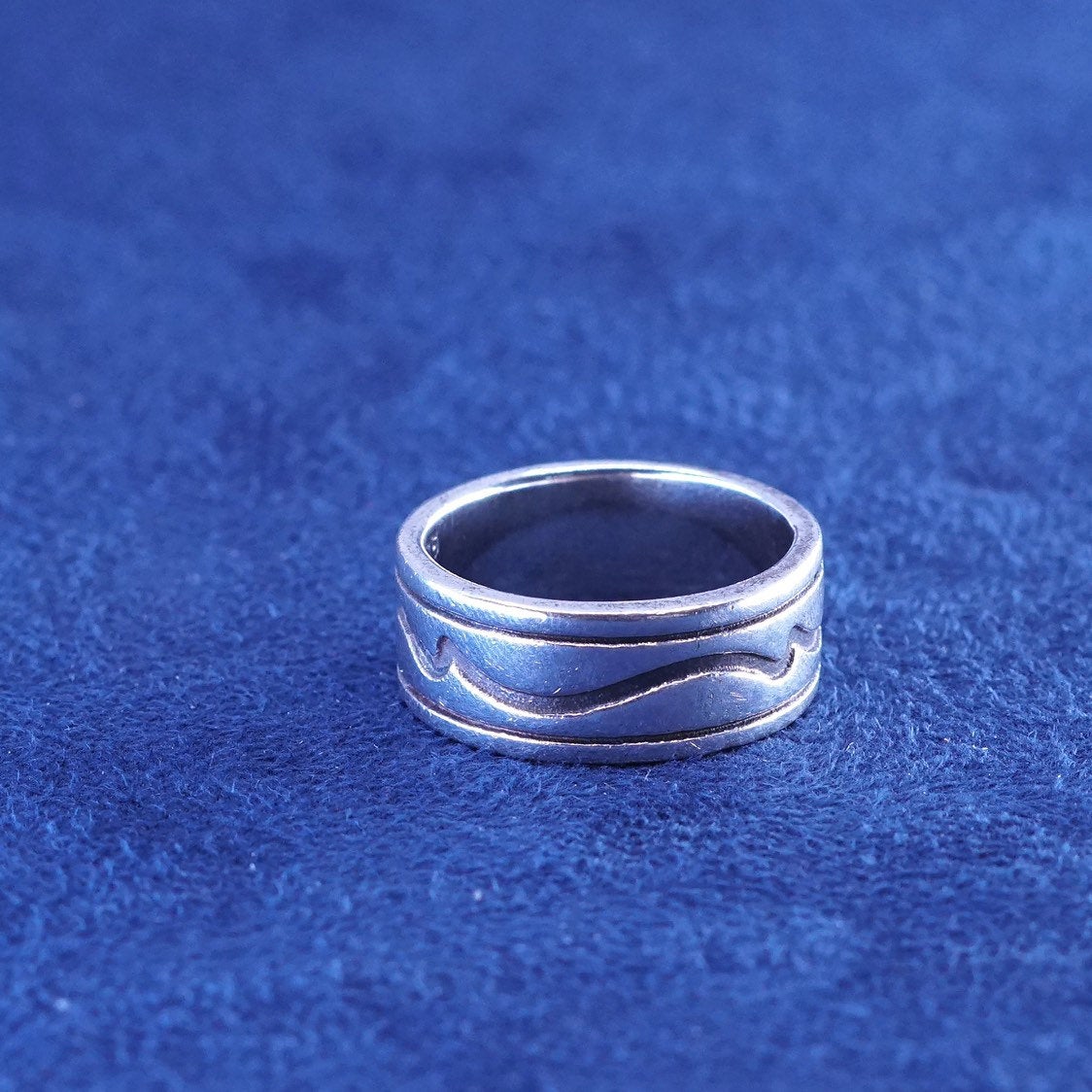 sz 8, vtg Sterling silver handmade ring, hopi 925 band w/ wavy pattern engraved