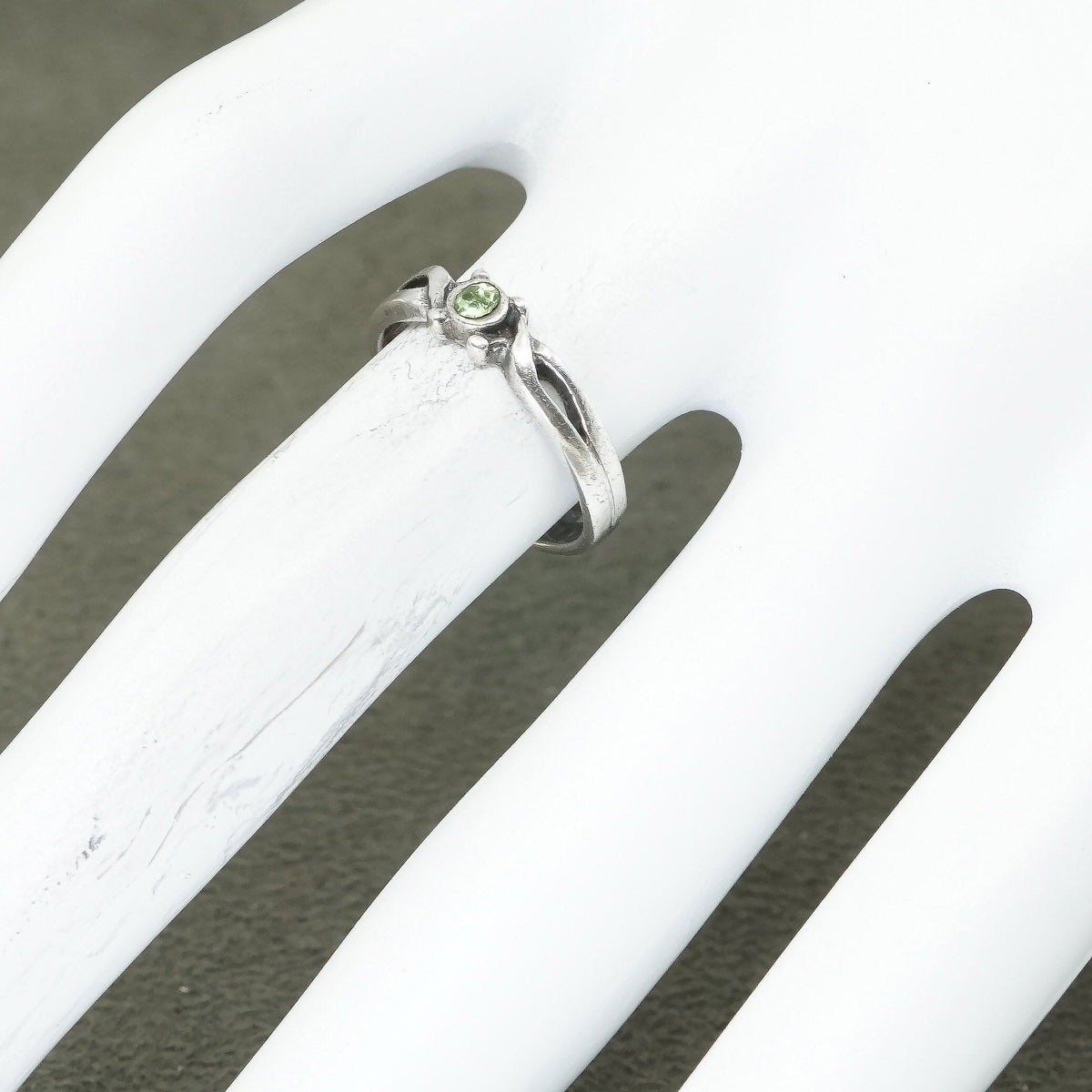 sz 4, vtg Sterling silver handmade ring, 925 band w/ green crystal