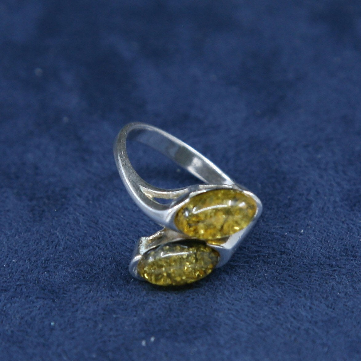 Size 8.5, vtg Sterling 925 silver handmade ring w/ amber, Native American