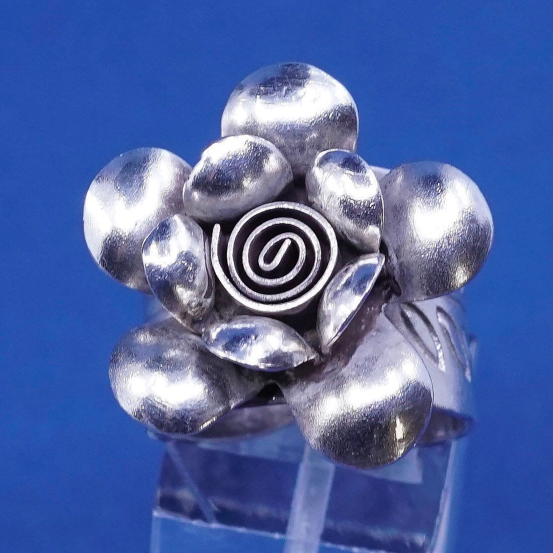 Size 7.5, vtg Sterling silver handmade ring, 925 3D flower ring w/ leaves