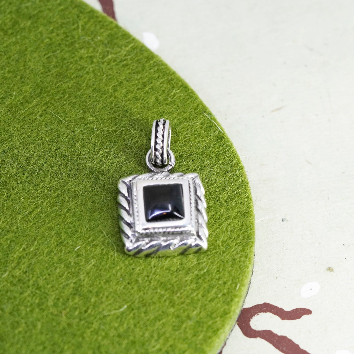 Vintage Mexico Sterling 925 silver handmade pendant with square onyx and cable