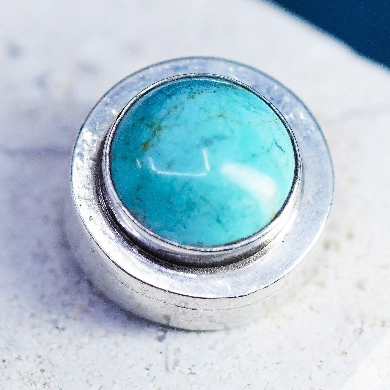 Vintage Mexico Sterling 925 silver handmade pendant with round turquoise