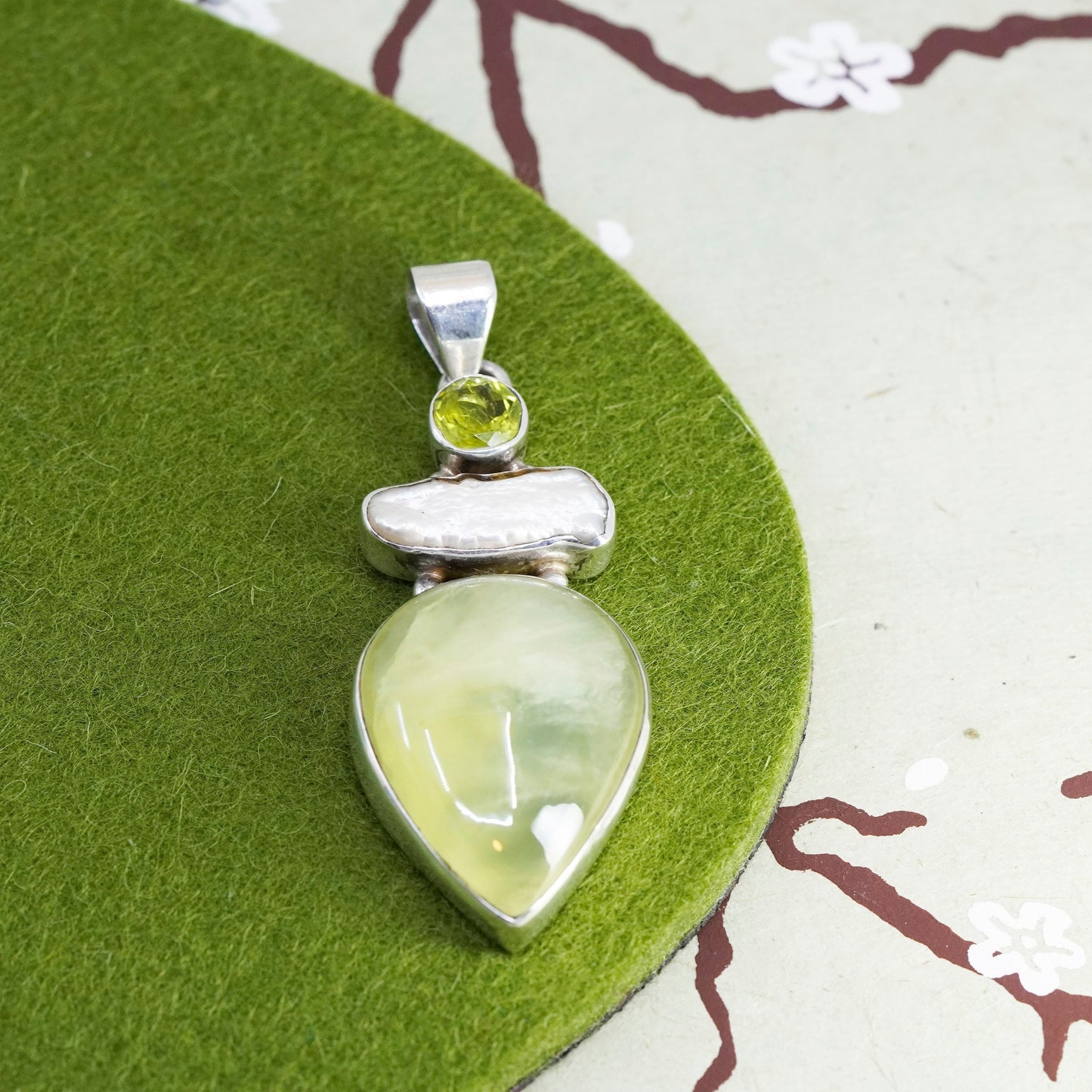 Vintage Sajen Sterling 925 silver pendant with Teardrop jade, peridot and pearl