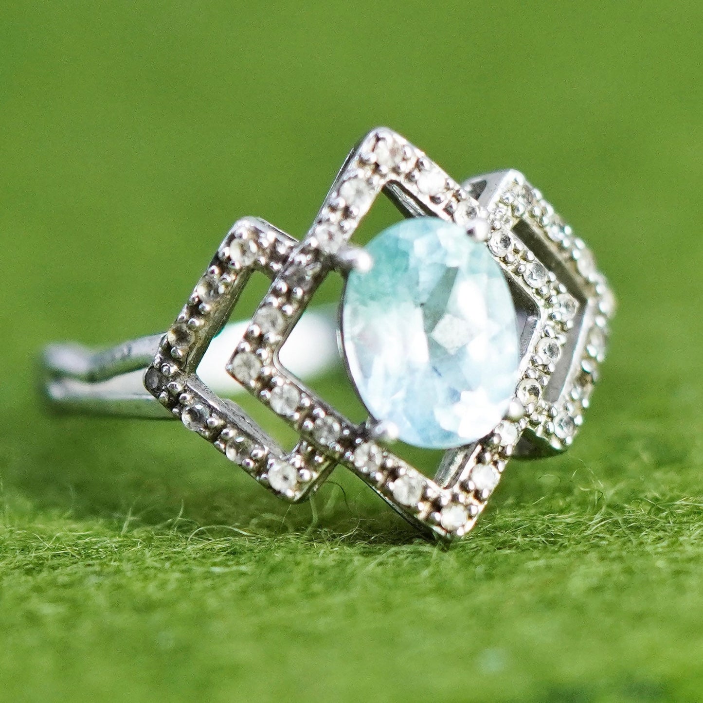 Size 7, vintage sterling 925 silver ring with blue topaz and cluster diamonds