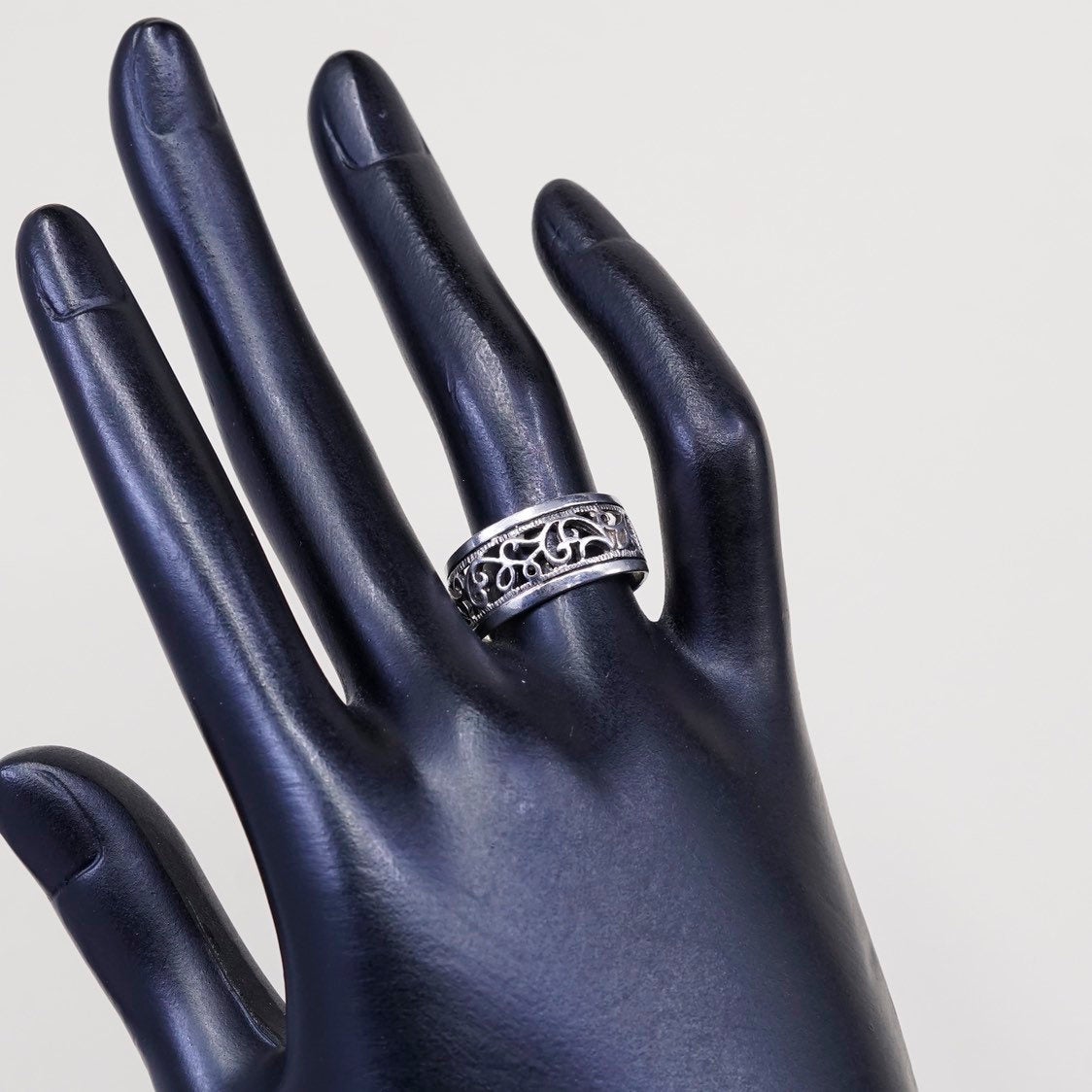 Size 7.5, vtg Sterling silver handmade ring, 925 band w/ filigree
