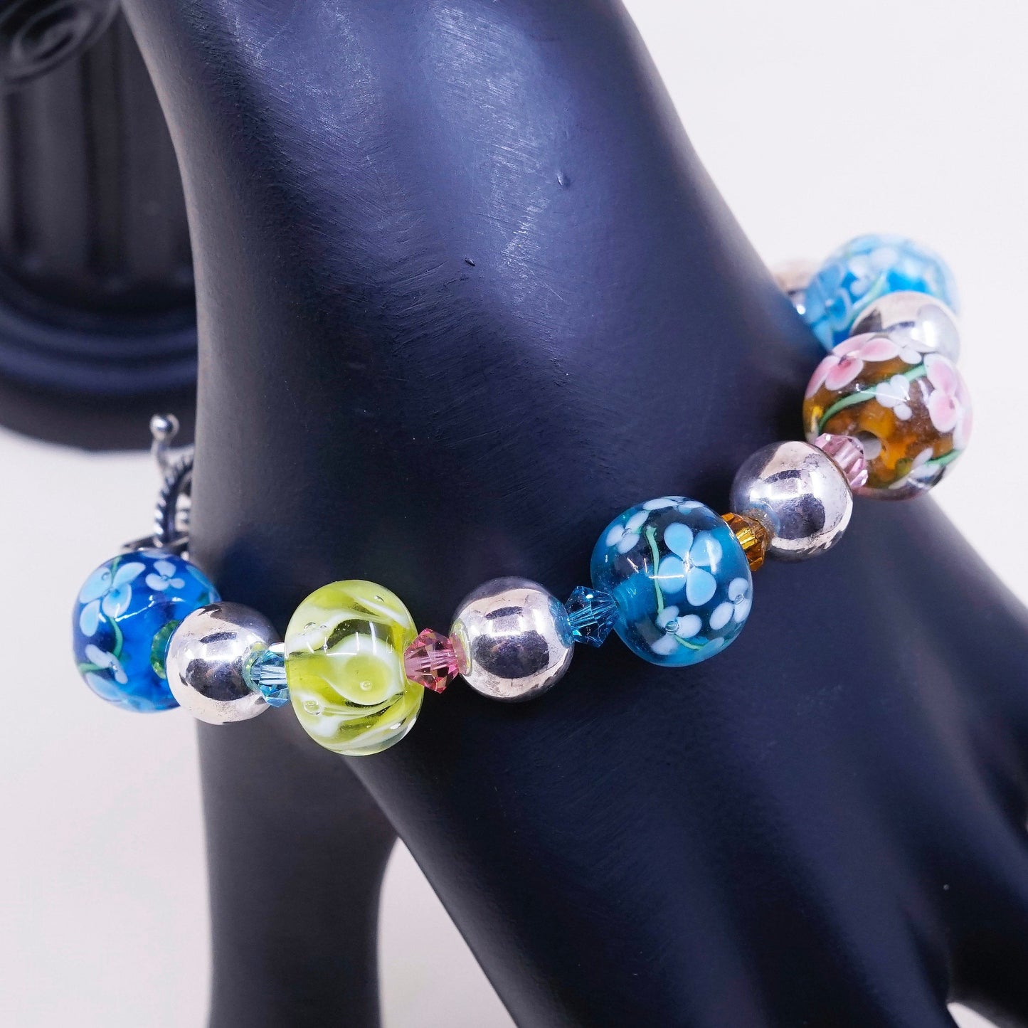 6.75”, vtg 925 Sterling silver bracelet w/ artisan floral glass beads N toggle