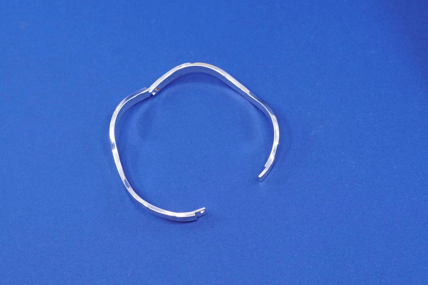 7.25”, vintage sterling silver handmade bracelet, 925 wavy hinged bangle